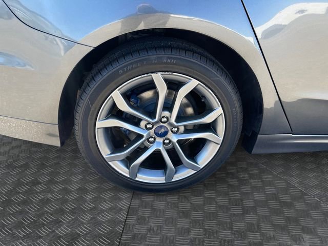 Used 2017 Ford Fusion SE w/ Equipment Group 201A image 34
