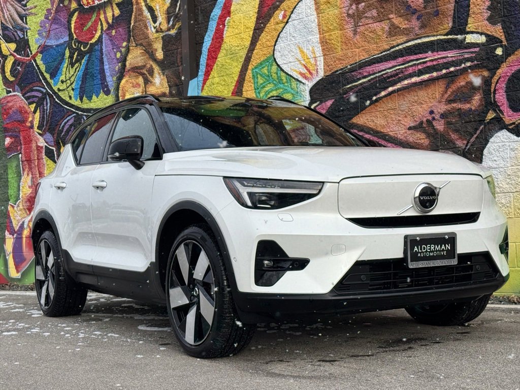 Used 2023 Volvo XC40 Recharge Ultimate image 10