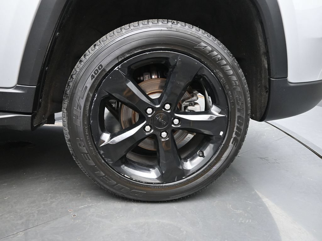 Used 2024 Jeep Grand Cherokee Altitude AWD/4WD image 44