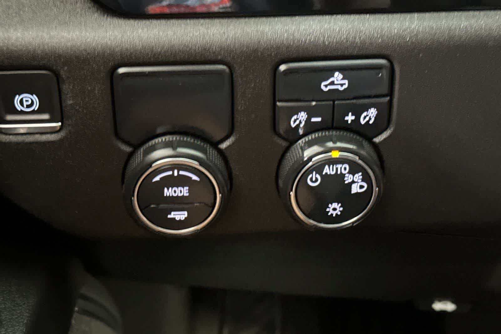 Used 2024 Chevrolet Silverado 1500 LT RWD image 32
