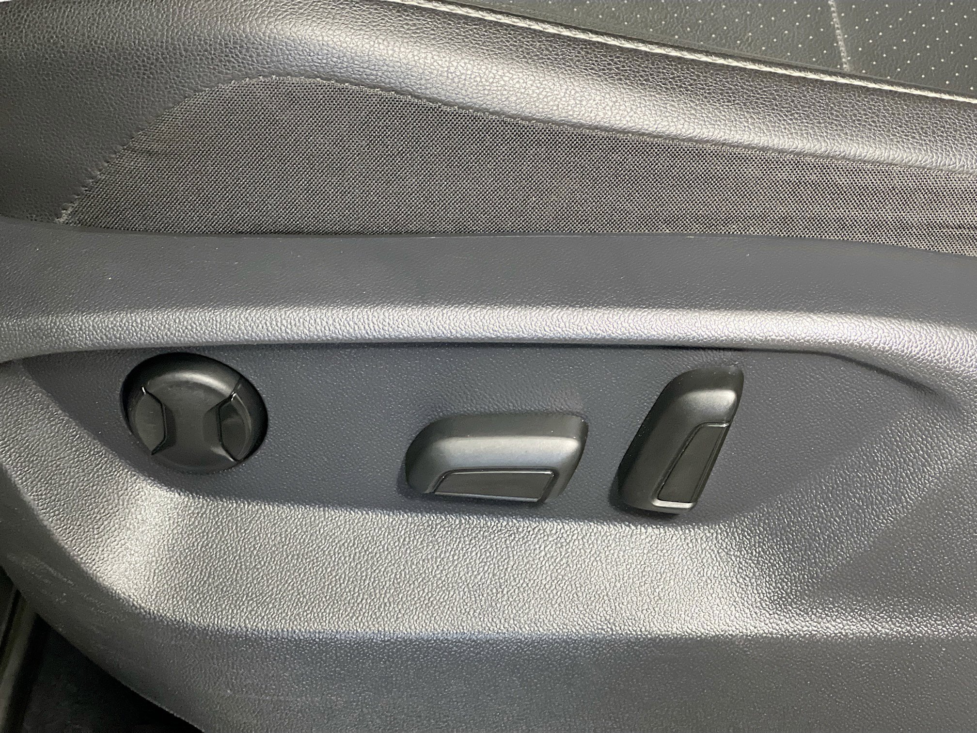 Used 2021 Volkswagen Tiguan SE R-Line image 15