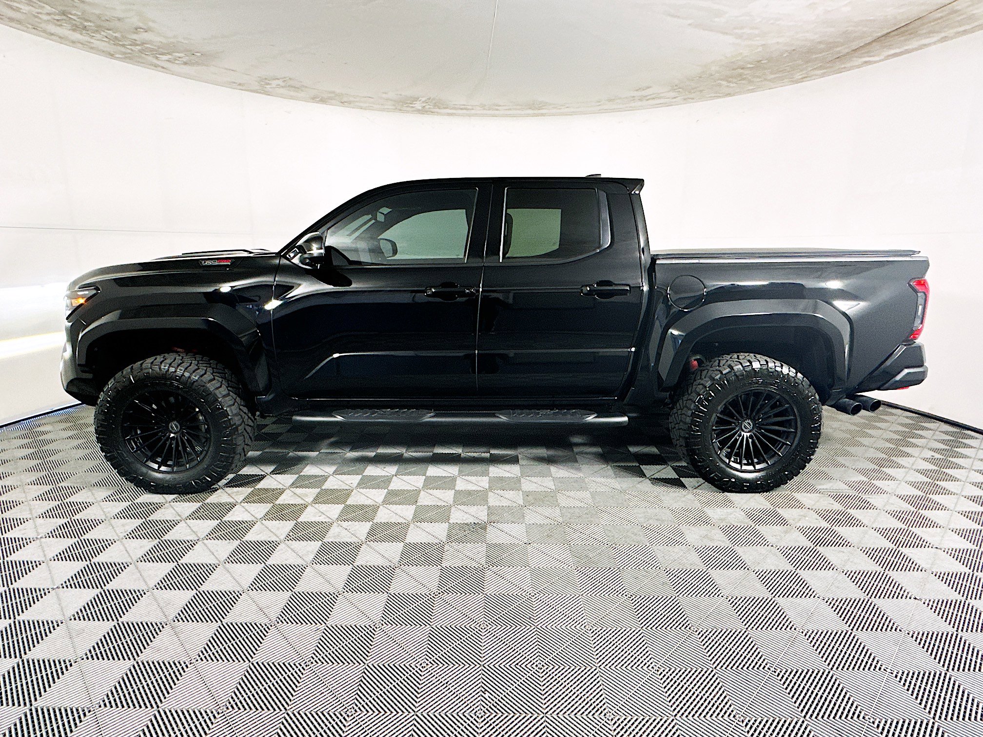 Used 2025 Toyota Tacoma TRD Pro AWD/4WD image 6