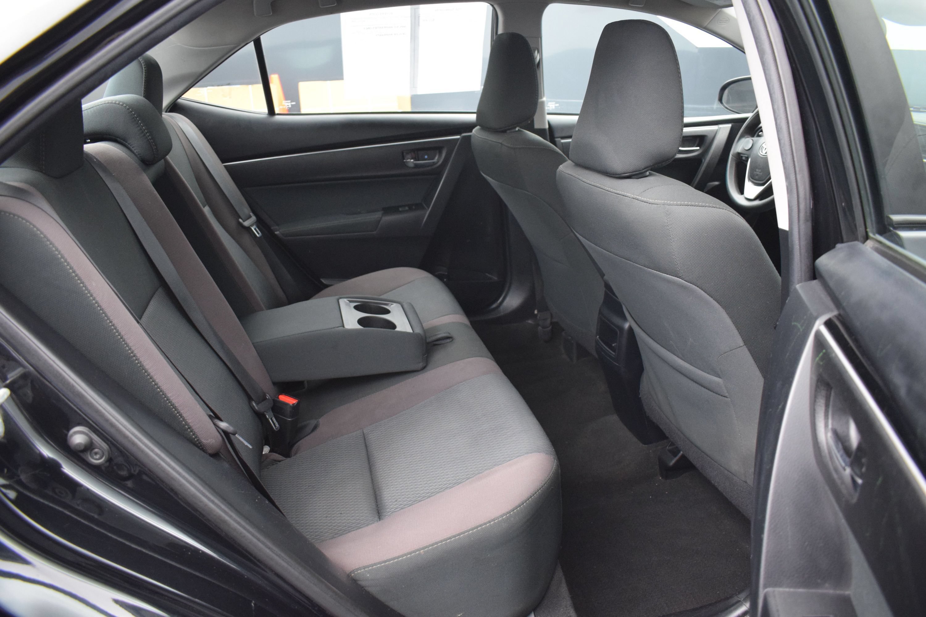 Used 2018 Toyota Corolla LE FWD image 11