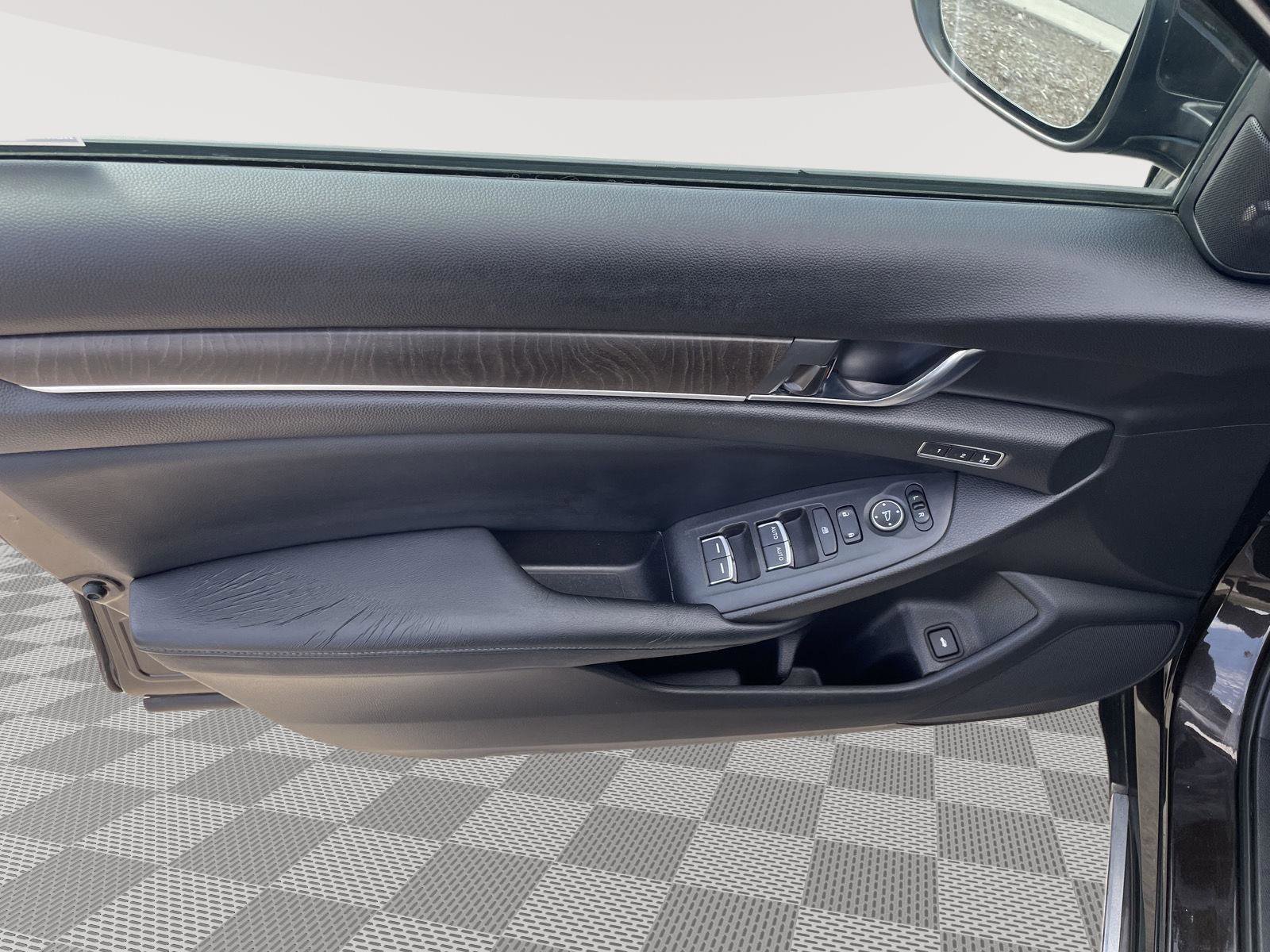 Used 2018 Honda Accord EX-L image 18