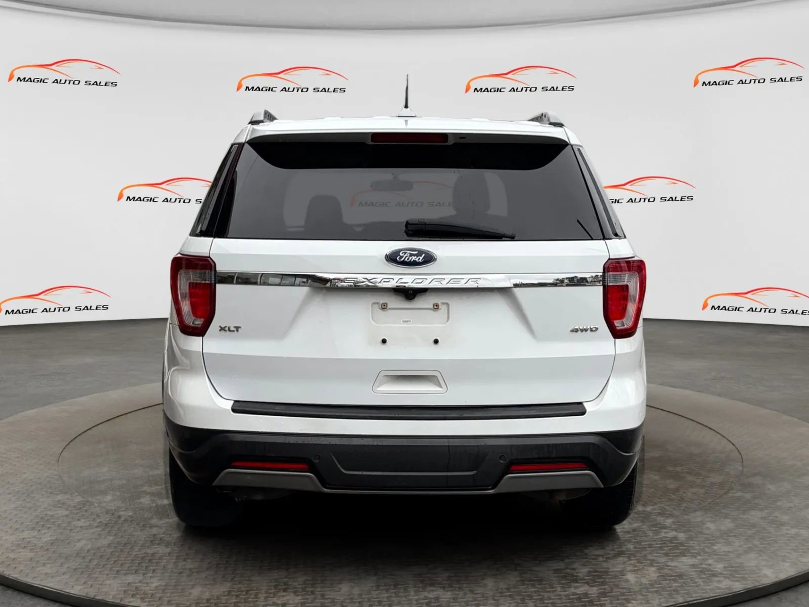 Used 2019 Ford Explorer XLT w/ Equipment Group 201A image 7