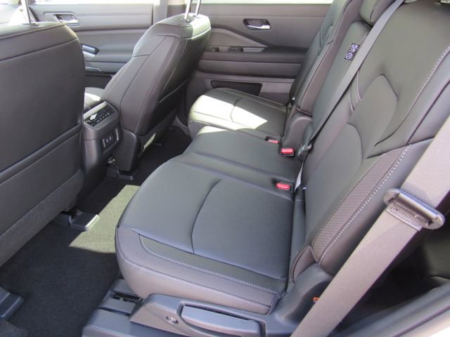 New 2026 Nissan Pathfinder SL image 11
