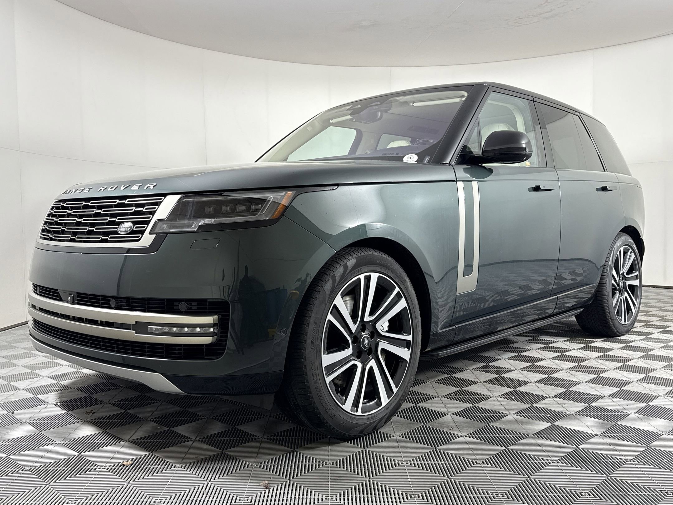 Used 2023 Land Rover Range Rover SE