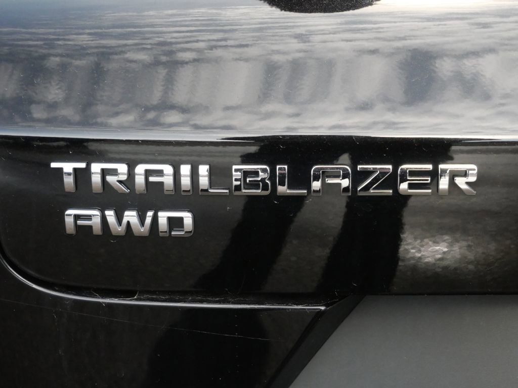 Used 2025 Chevrolet TrailBlazer LT AWD/4WD image 8