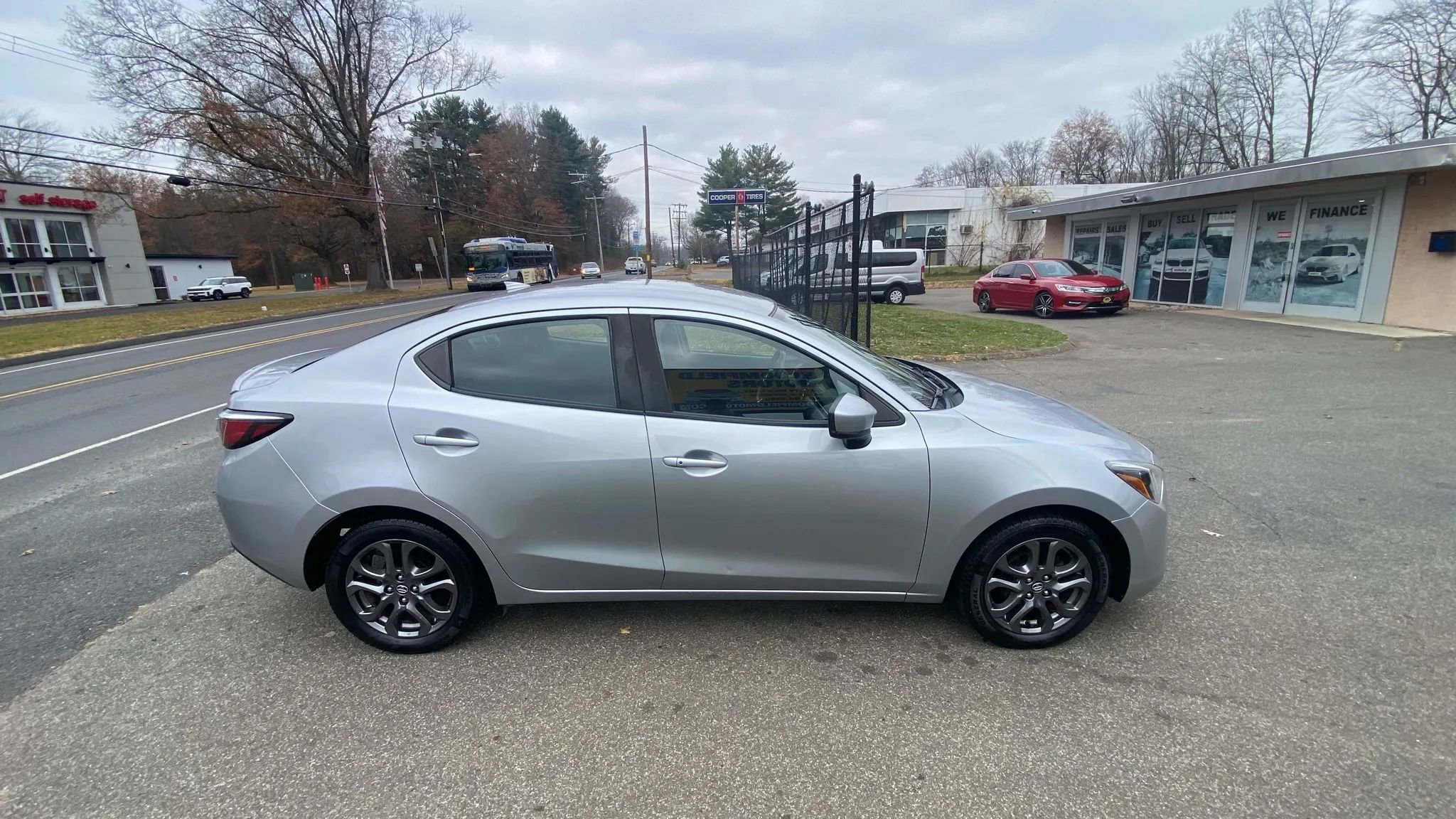 Used 2019 Toyota Yaris LE image 6
