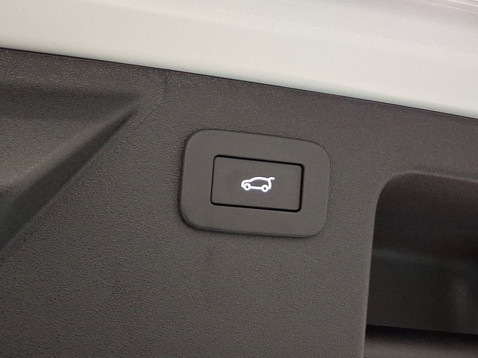 Certified 2025 Land Rover Discovery Sport S image 28