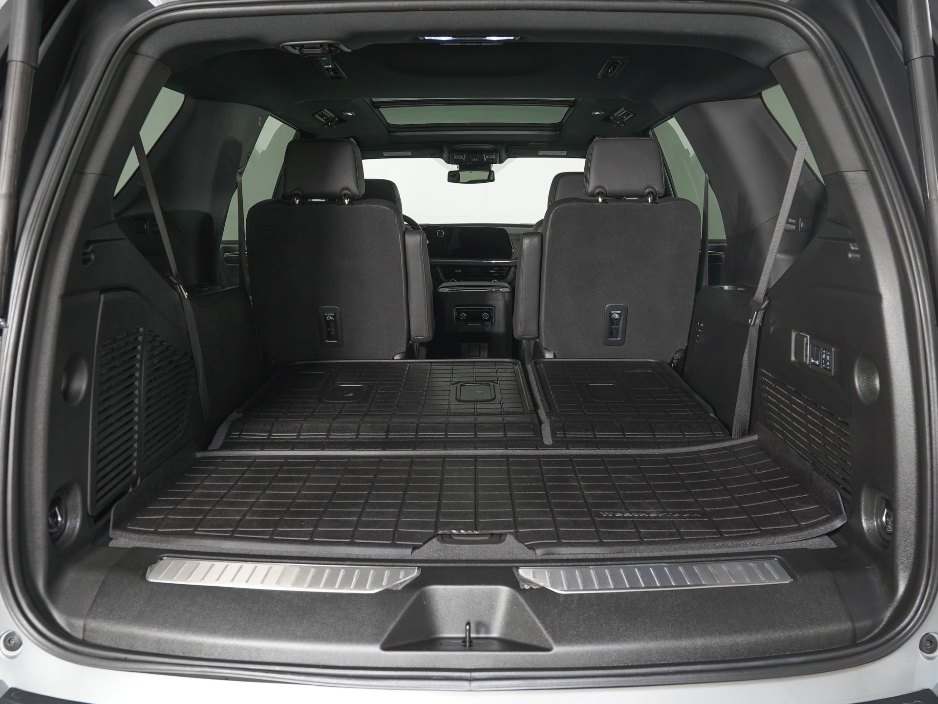 Used 2025 Chevrolet Tahoe Z71 w/ Comfort Package AWD/4WD image 14