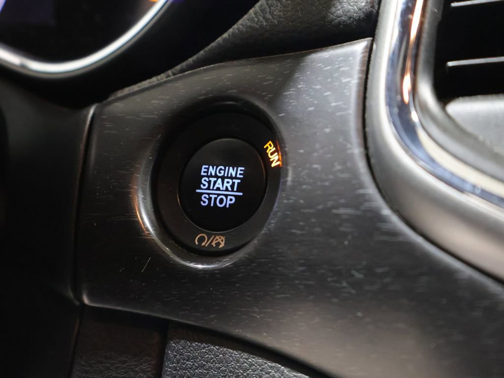 Used 2018 Jeep Grand Cherokee Altitude AWD/4WD image 28