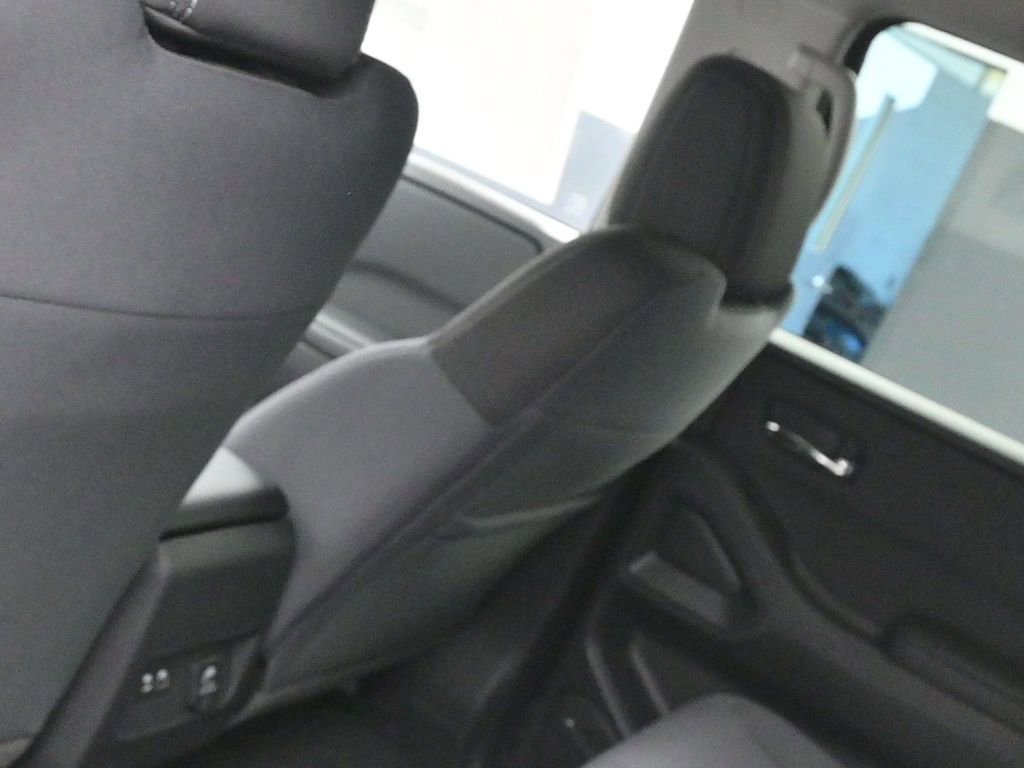 New 2025 Nissan Frontier SV w/ SV Convenience Package image 13