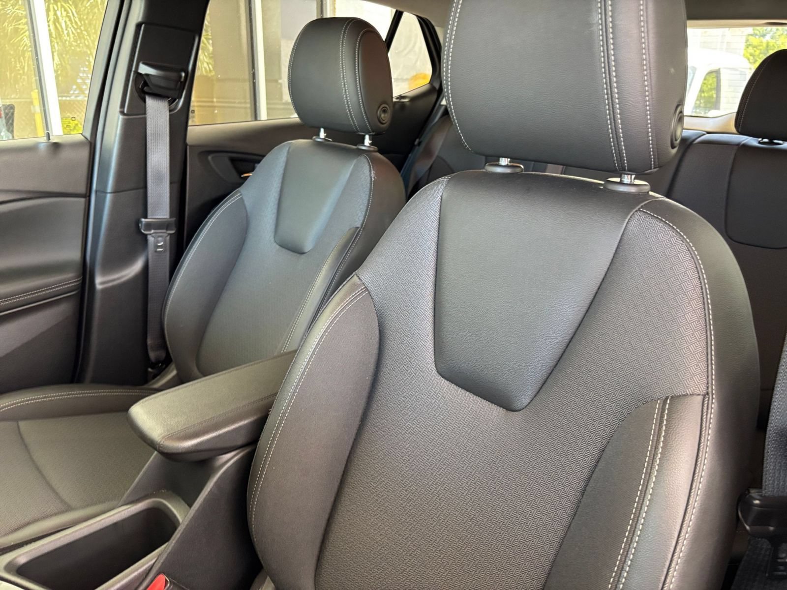 Used 2025 Buick Encore GX Preferred FWD image 36