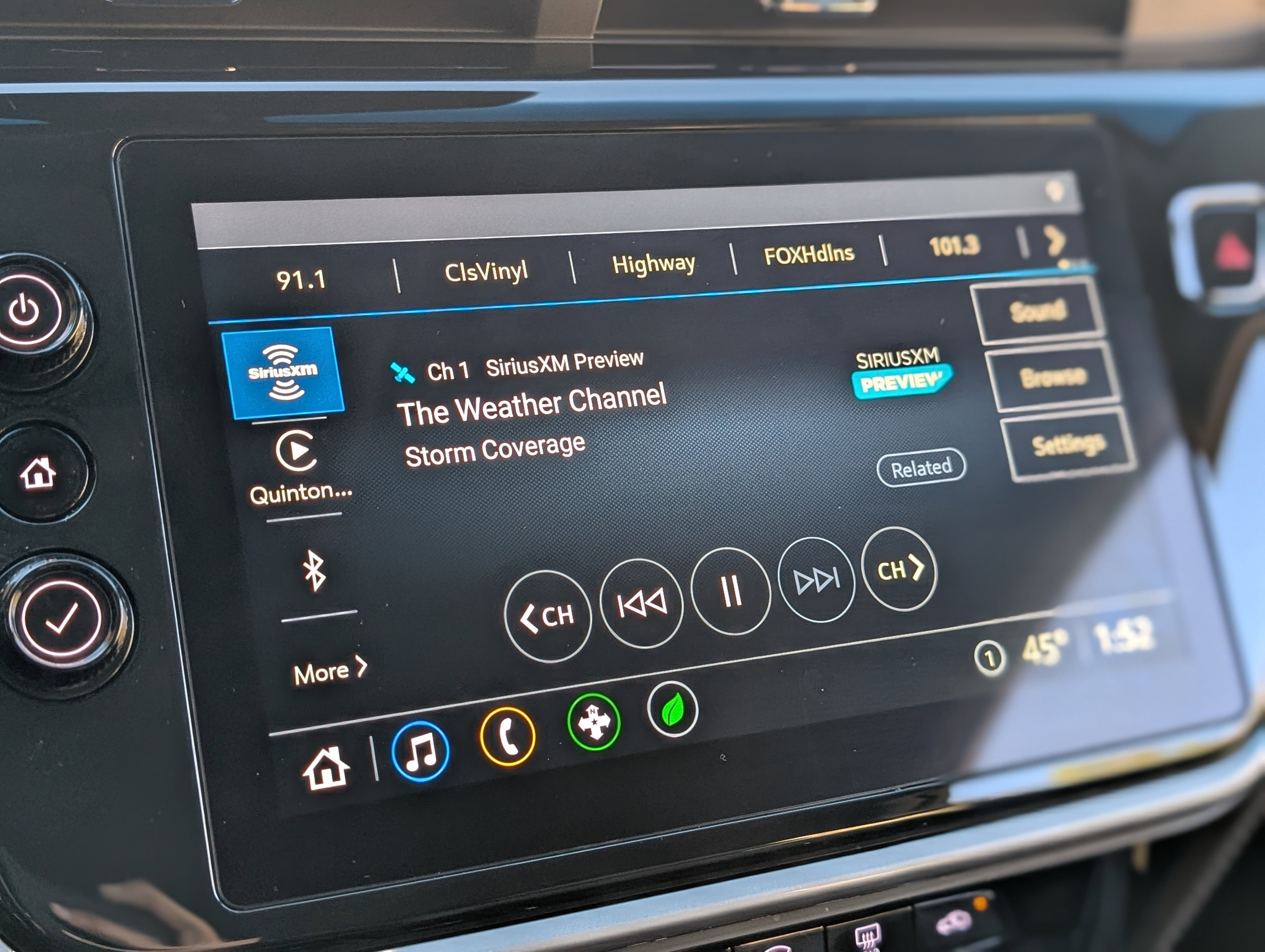 Used 2022 Chevrolet Bolt LT w/ Infotainment Package image 28