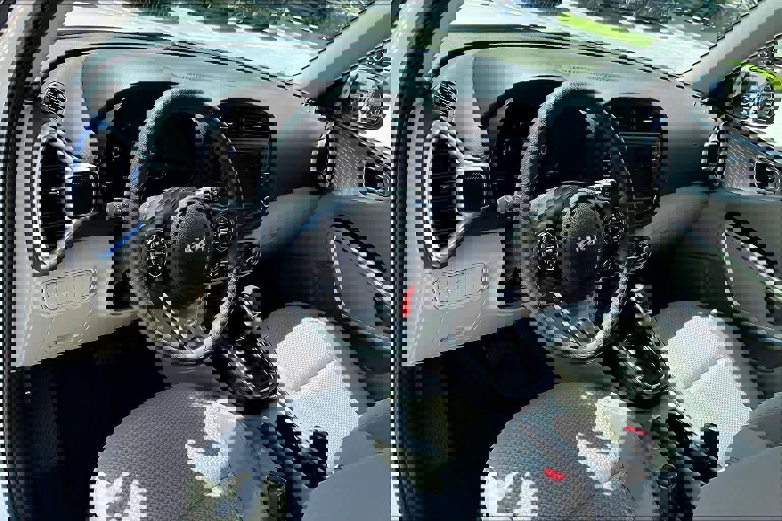 Certified 2025 Kia Soul LX w/ LX Technology Package image 16