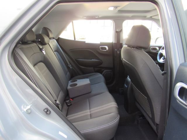Used 2022 Hyundai Venue SEL FWD image 23