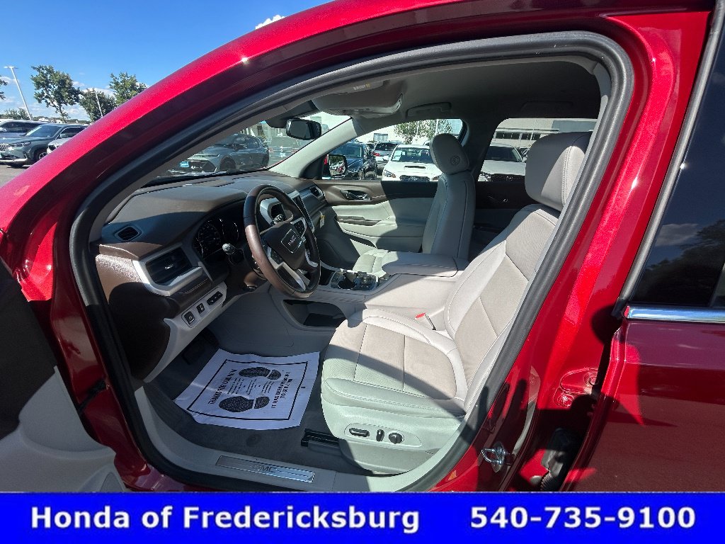 Used 2022 GMC Acadia SLT w/ Technology Package AWD/4WD image 17