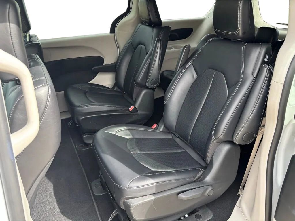Used 2024 Chrysler Pacifica Limited FWD image 25