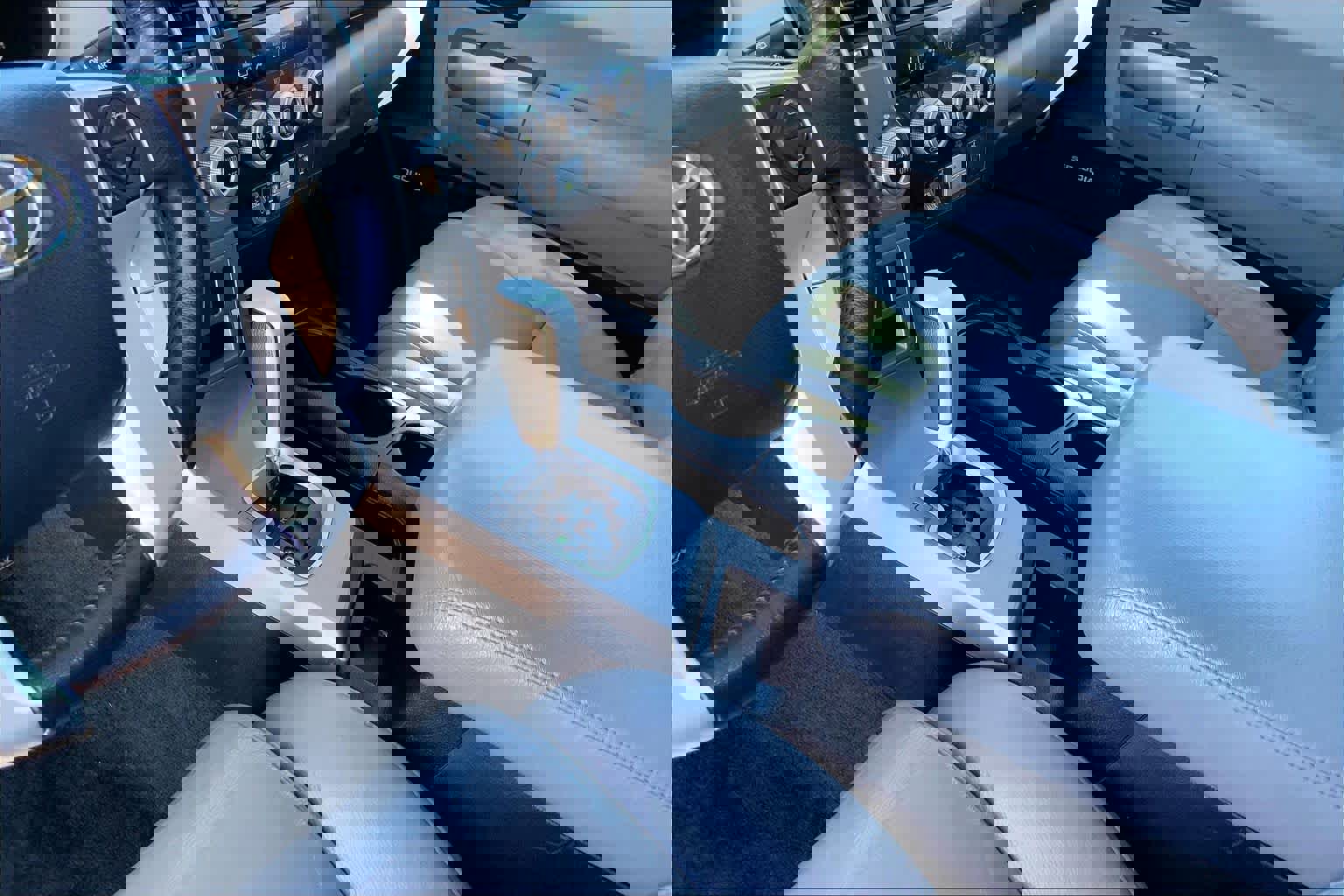 Used 2016 Toyota Sequoia Limited w/ Safety & Convenience Package image 17