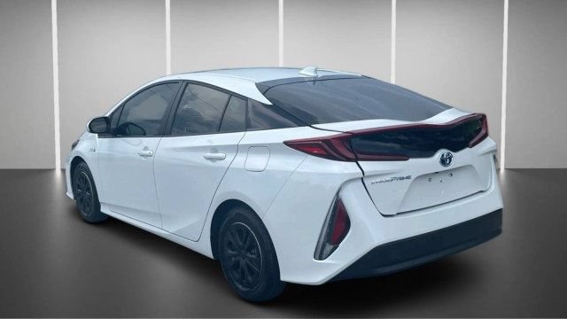 Used 2021 Toyota Prius Prime LE FWD image 9