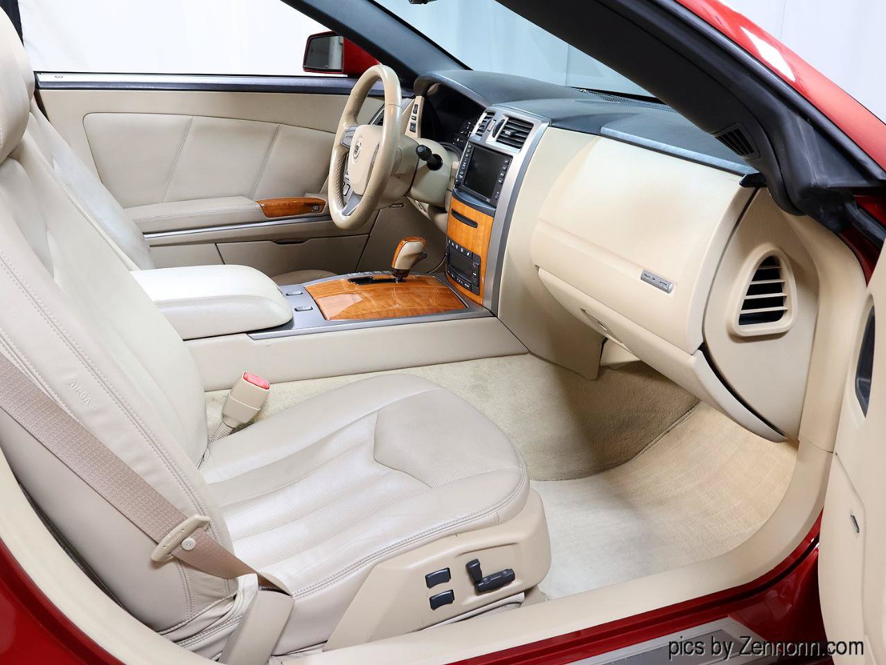 Used 2008 Cadillac XLR RWD image 29