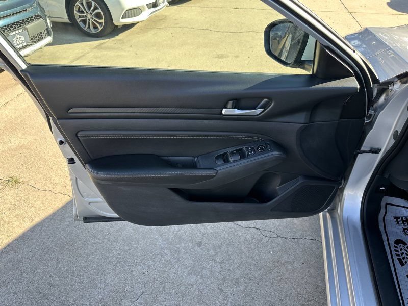 Used 2020 Nissan Altima 2.5 S FWD image 10