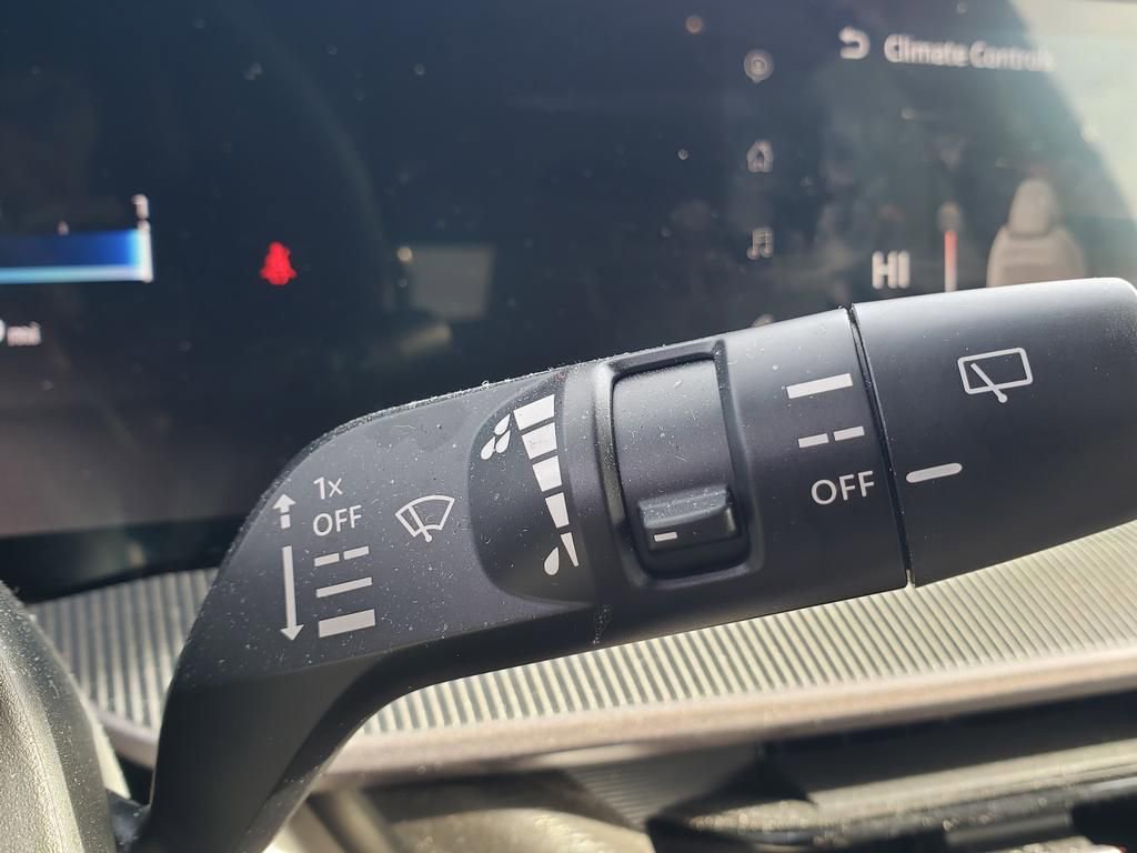 Certified 2025 Nissan Murano SV AWD/4WD image 36