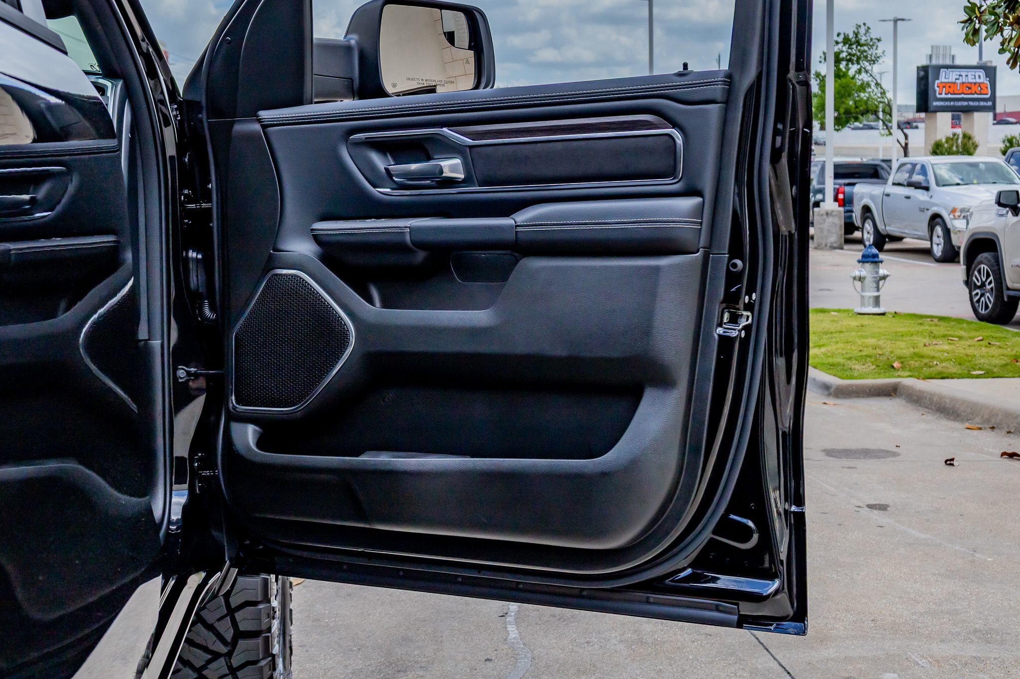 Used 2026 RAM 1500 Laramie w/ Night Edition image 37