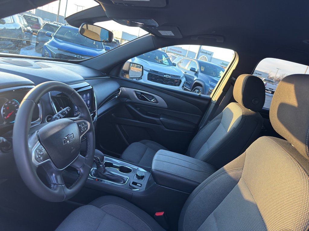 Used 2023 Chevrolet Traverse LT w/ Midnight/Sport Edition image 26