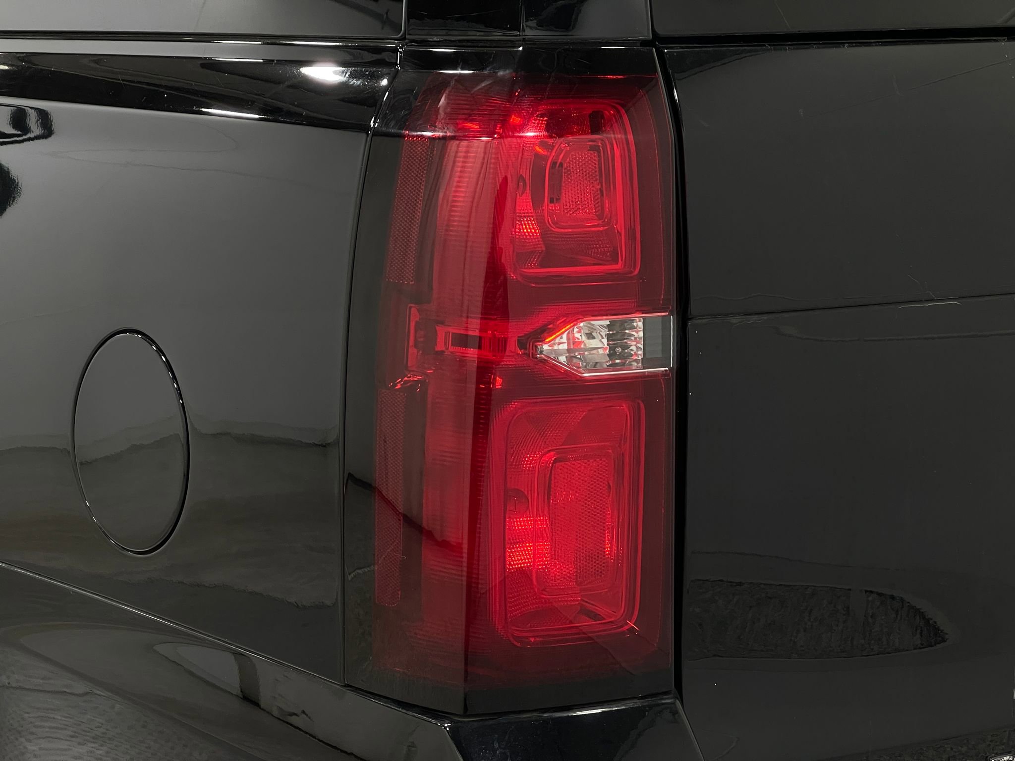 Used 2018 Chevrolet Suburban Premier image 35