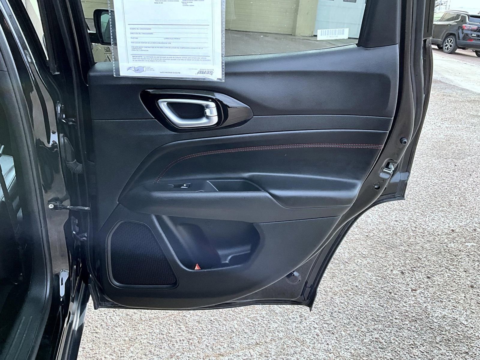 Used 2025 Jeep Compass Trailhawk AWD/4WD image 18