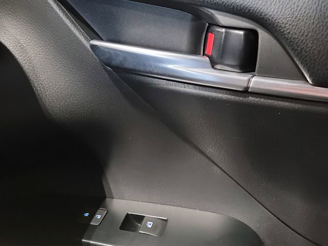 Used 2018 Toyota Camry SE FWD image 18