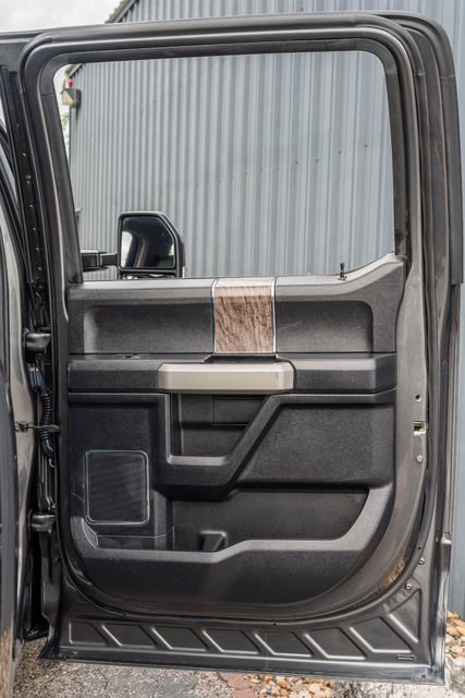 Used 2017 Ford F250 Lariat w/ Lariat Ultimate Package AWD/4WD image 39