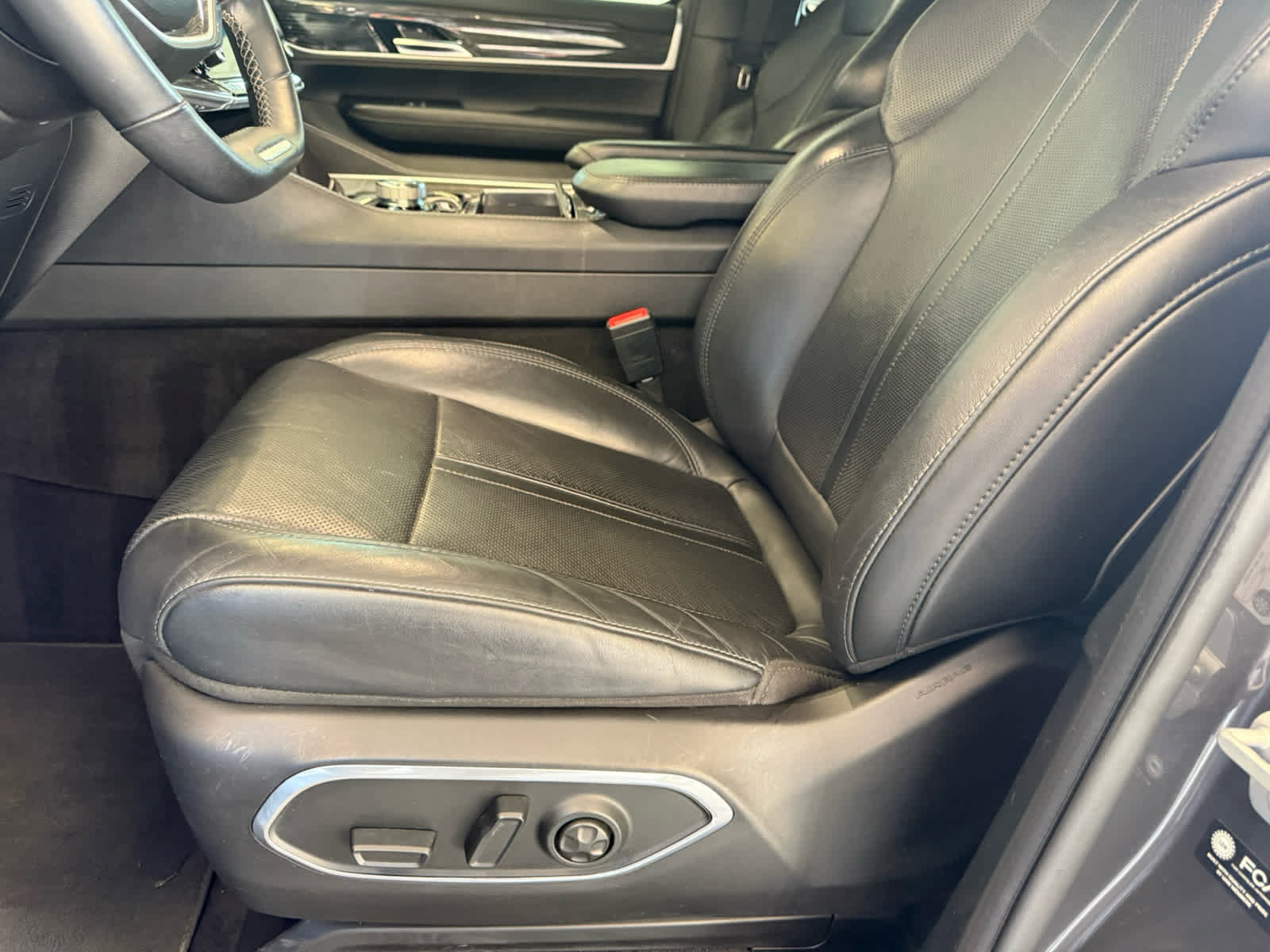 Used 2022 Jeep Wagoneer Series II w/ Premium Group I AWD/4WD image 4