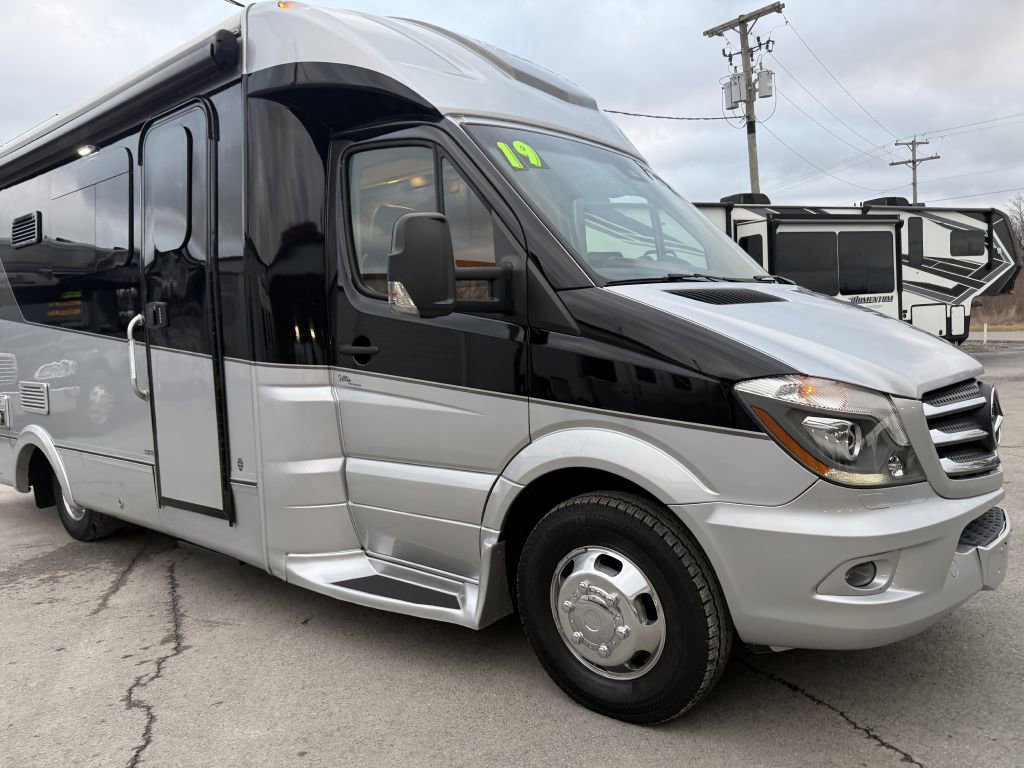 Used 2017 Mercedes-Benz Sprinter 3500 image 3