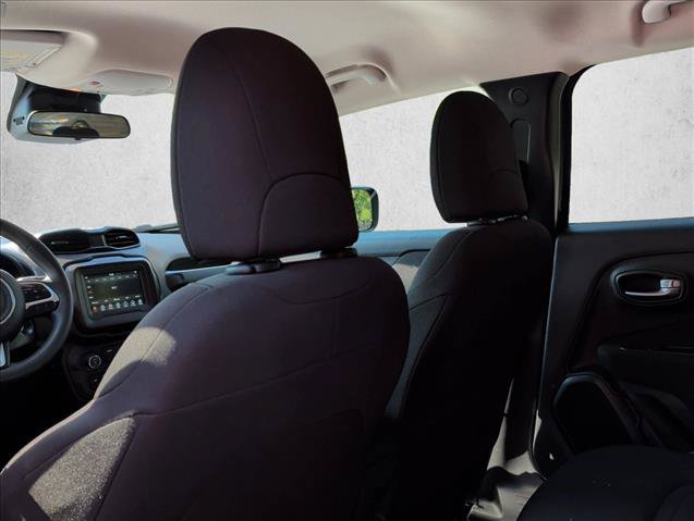Used 2020 Jeep Renegade Latitude FWD image 18