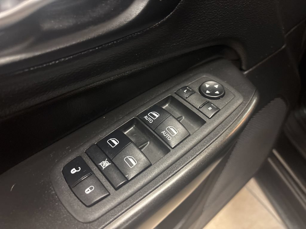 Used 2022 Jeep Cherokee Trailhawk AWD/4WD image 19