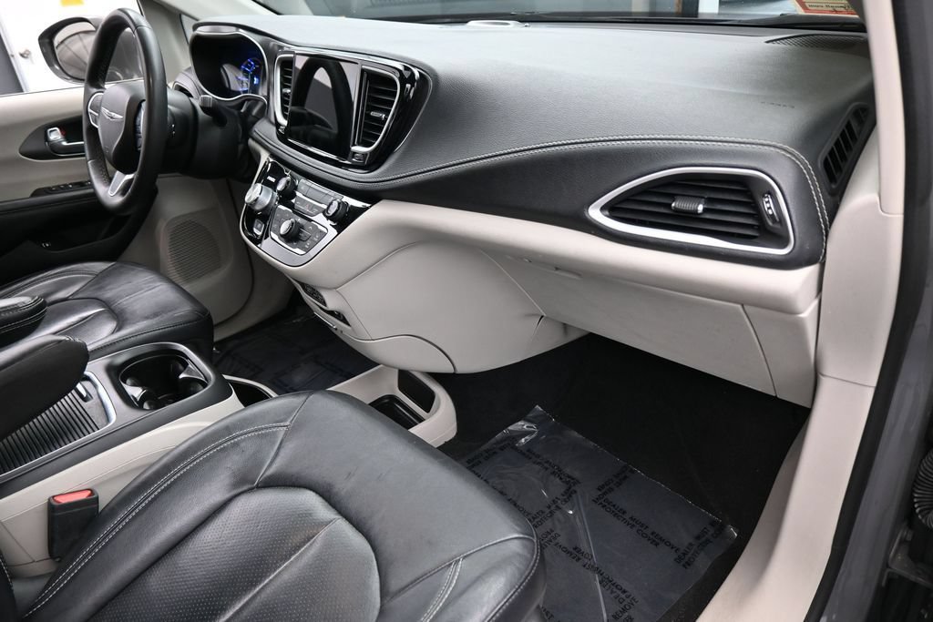 Used 2022 Chrysler Pacifica Touring-L FWD image 48