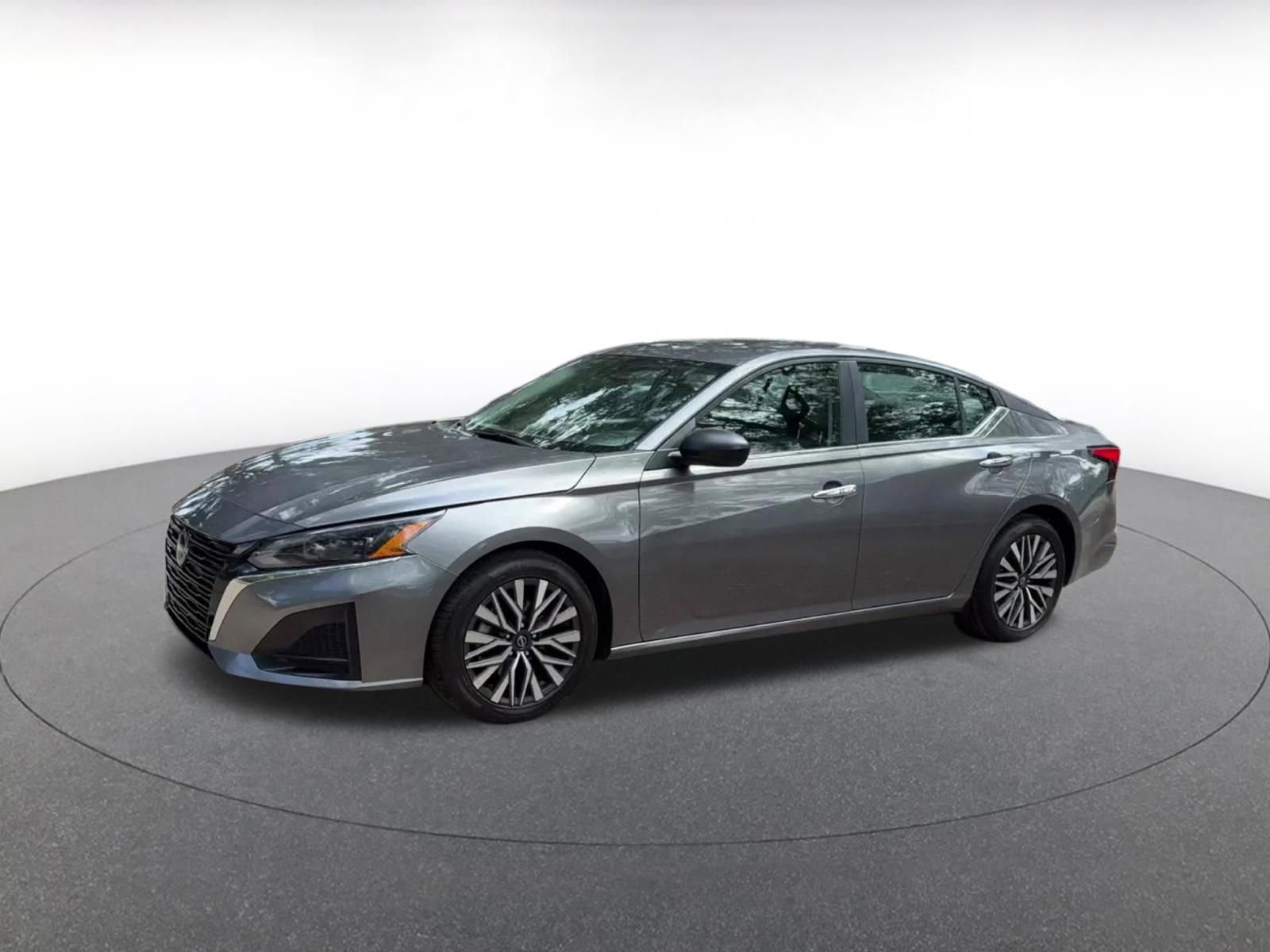 Used 2024 Nissan Altima 2.5 SV FWD image 8