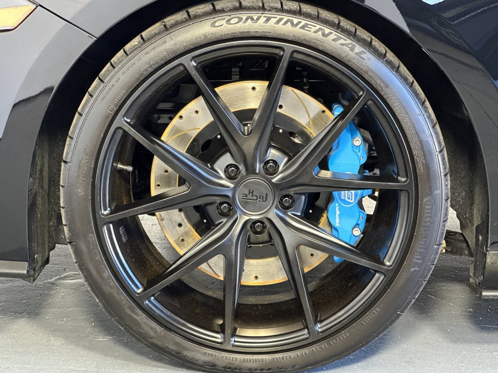 Used 2018 Ford Mustang GT w/ GT Performance Package RWD image 30