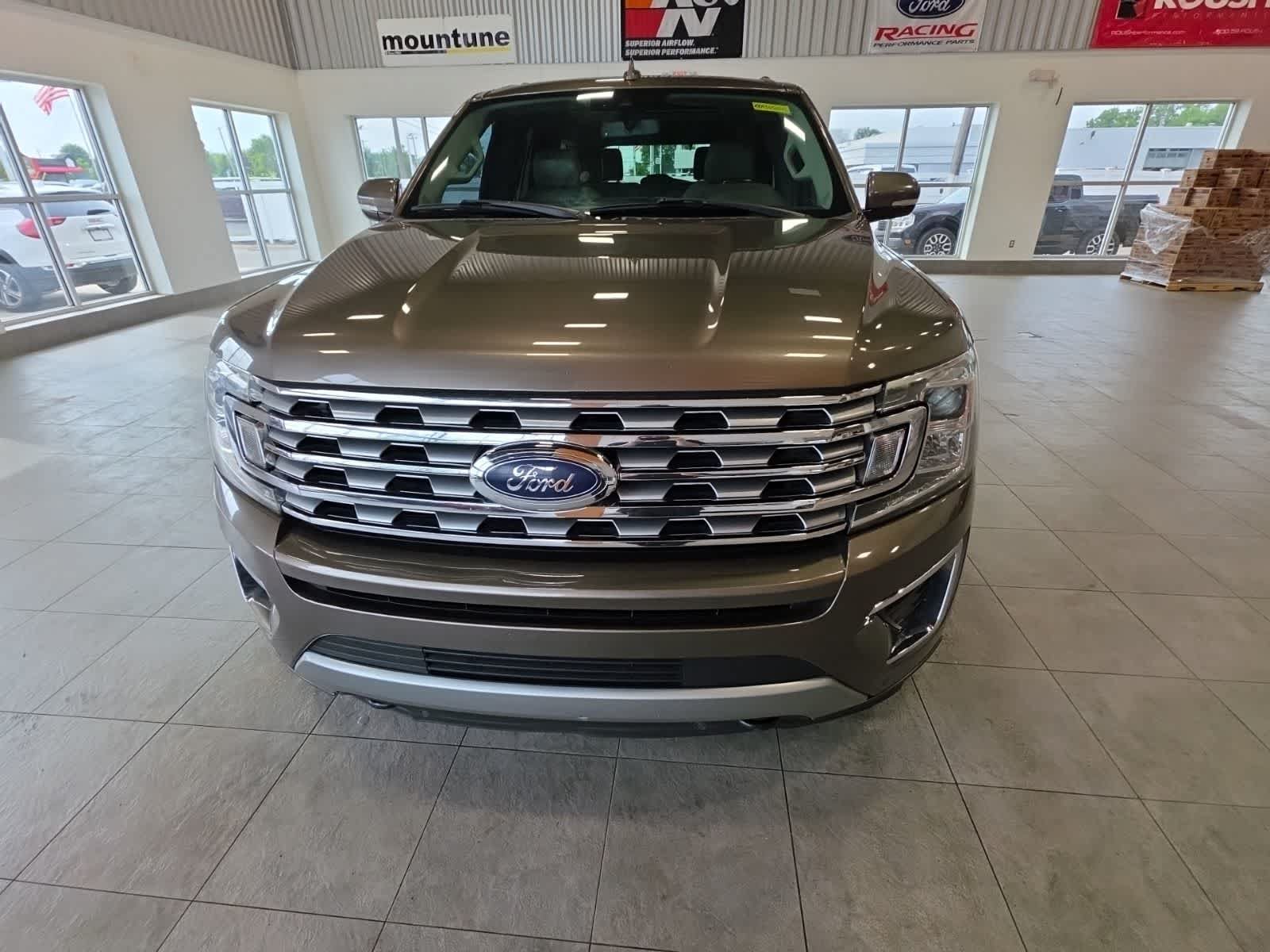 Used 2019 Ford Expedition Limited w/ Equipment Group 301A AWD/4WD image 4