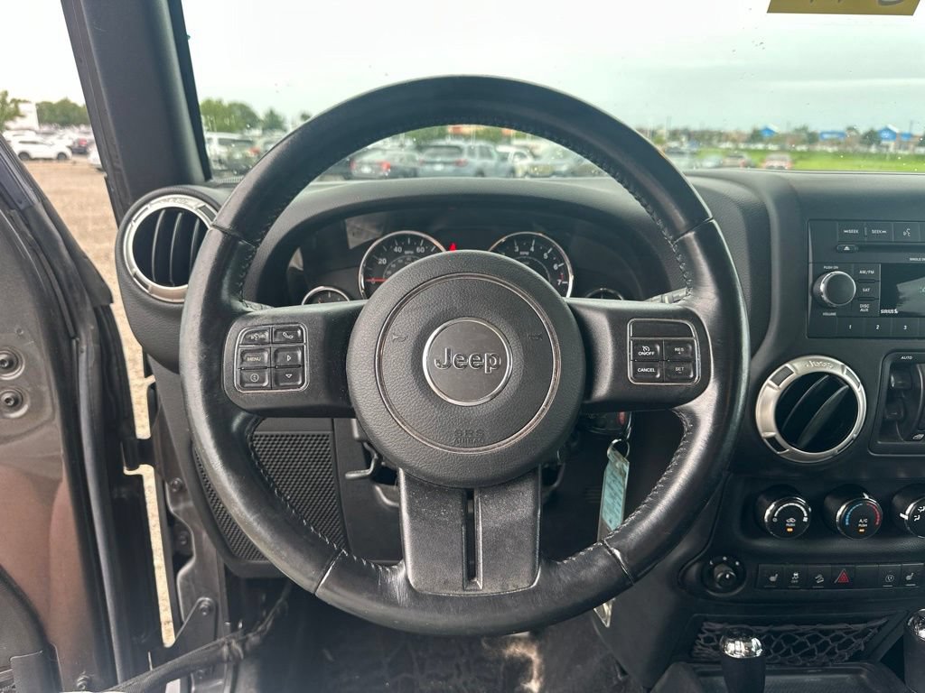 Used 2016 Jeep Wrangler Unlimited Sahara w/ Dual Top Group AWD/4WD image 19