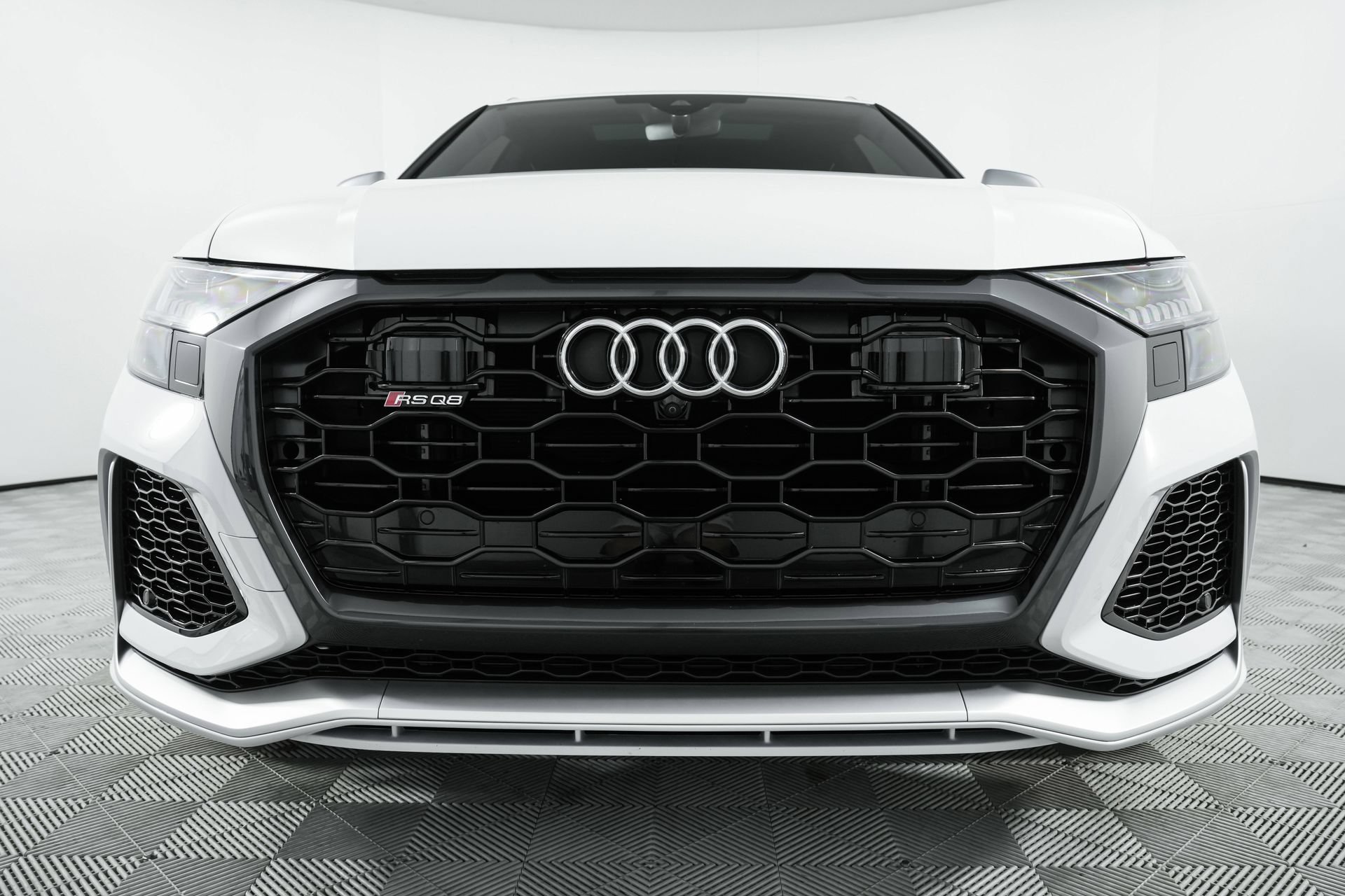 Used 2024 Audi RS Q8 AWD/4WD image 2
