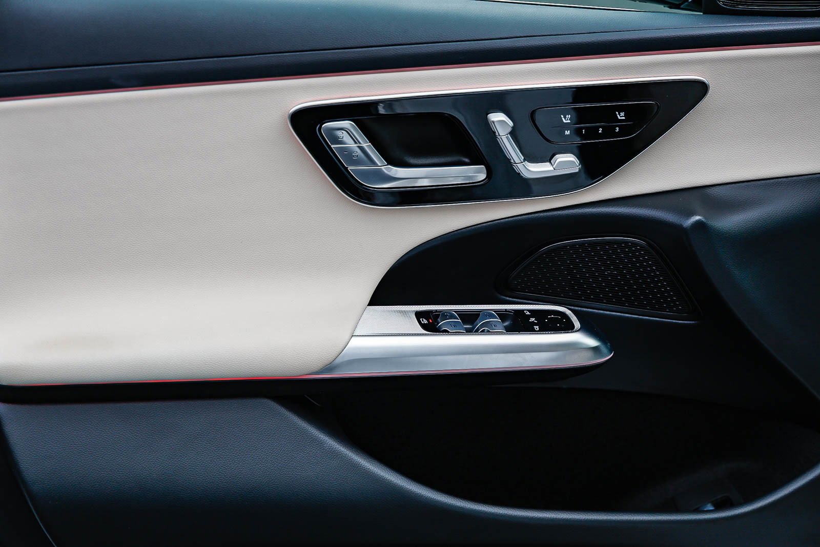 Certified 2025 Mercedes-Benz E 350 4MATIC Sedan image 21