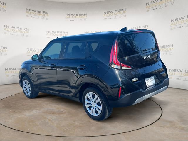 Used 2025 Kia Soul LX FWD image 3