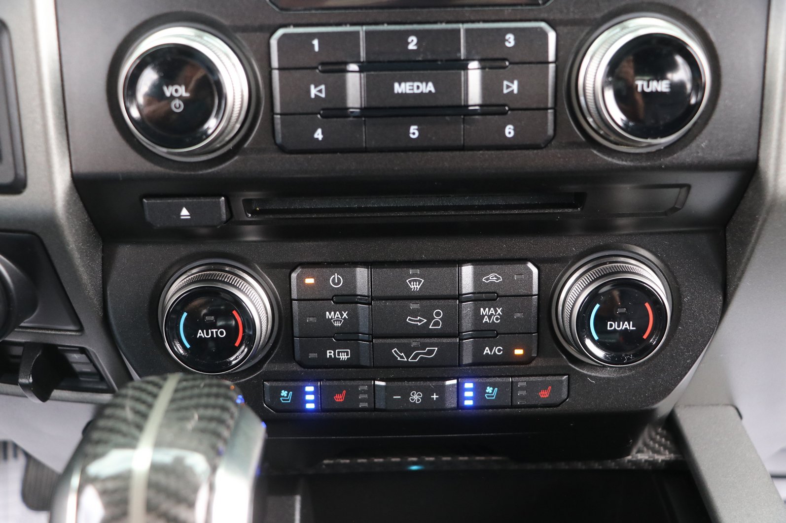Used 2018 Ford F150 Raptor w/ Equipment Group 802A Luxury AWD/4WD image 16