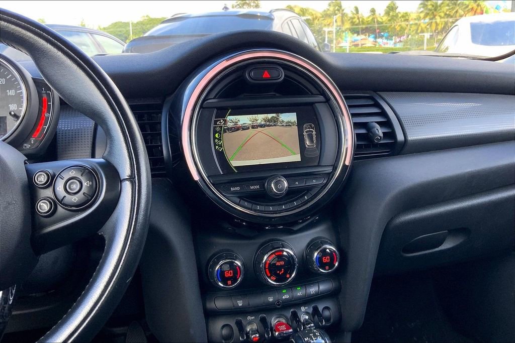 Used 2018 MINI Cooper 4-Door Hardtop image 5