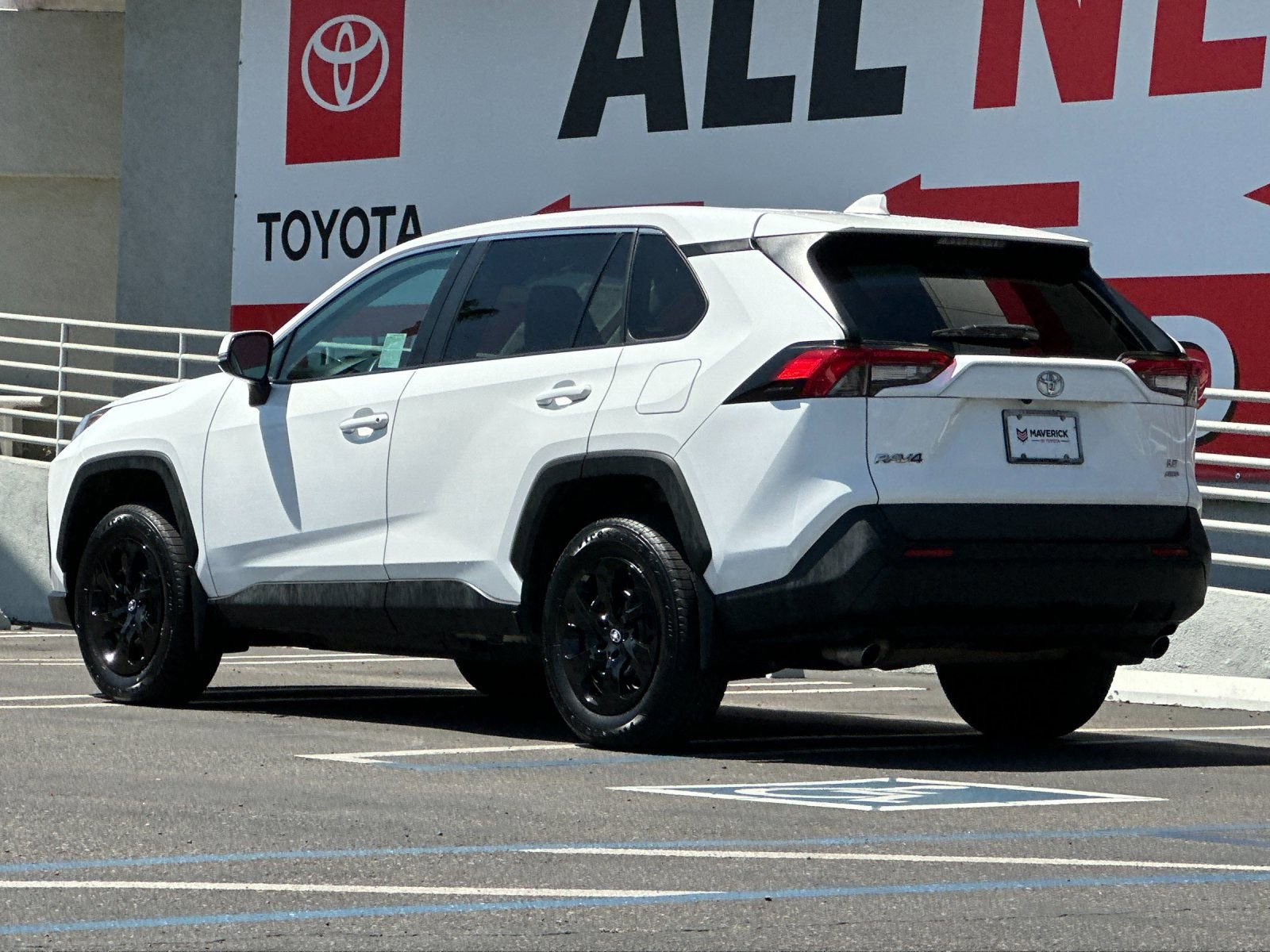Used 2024 Toyota RAV4 LE AWD/4WD image 3