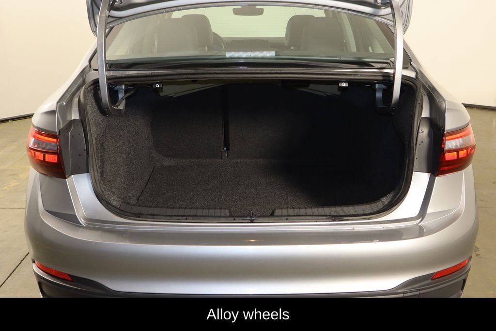 Used 2025 Volkswagen Jetta SE image 16